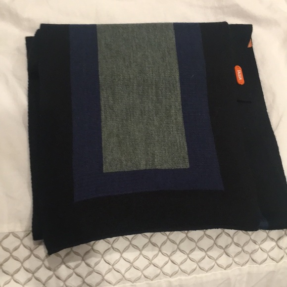 Men’s blue and grey stripe scarf - Picture 3 of 3